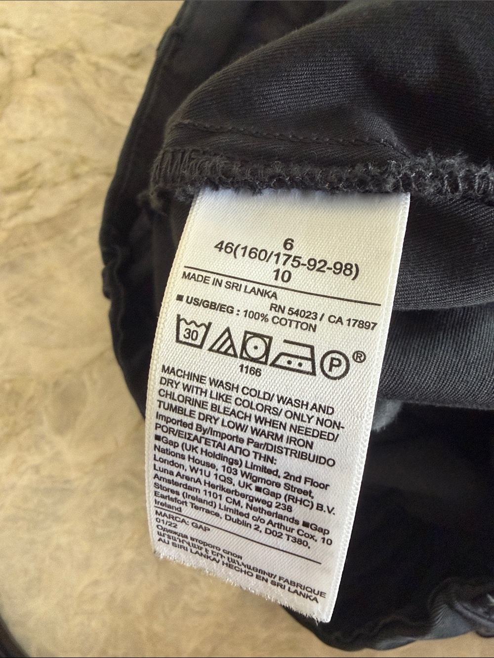 GAP Ladies Black Barrel Leg Cargo Pants 6 - Picture 8 of 9